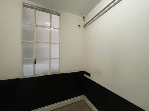 Oficina LUMINOSA, distribución versátil – Tribunales, ideal Escribanía o Consultorios