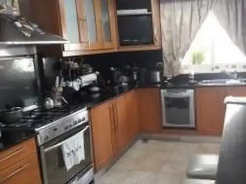 Casa 5 ambientes con 3 baños