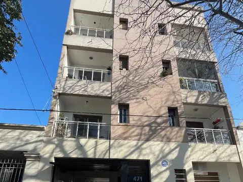 Hermoso , cómodo y funcional semipiso , con cochera semicubi