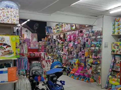 Local amplio con grande vidriera - Fisherton - Rosario