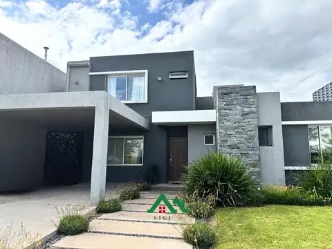 Casa en venta en Comarca de Allende – 3 dormitorios, pileta y galerías
