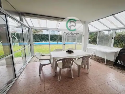 Casa en Alquiler con 4 cocheras