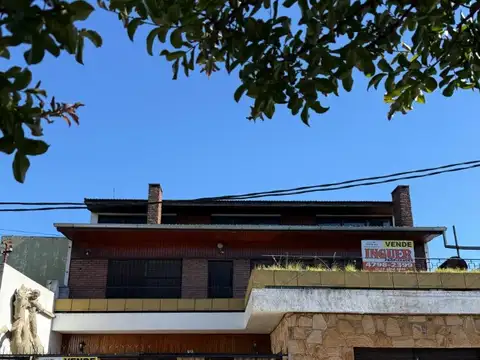 CASA EN VENTA AMPLIOS AMBIENTES
