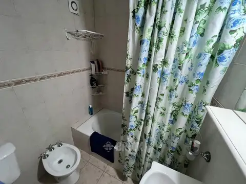 SEMIPISO EN ARAOZ AL 2700 - TODO A NUEVO DOBLE ENTRADA DOBLE CIRCULACION GRAN COCINA COMEDOR