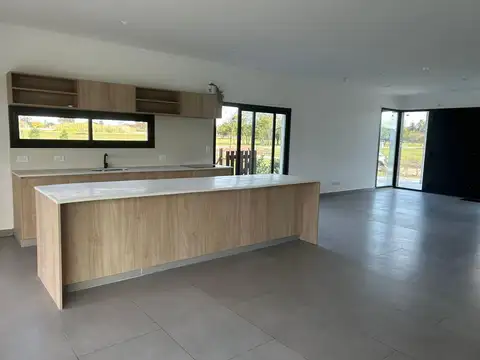 Casa en Venta en Countries y Barrios Cerrados en Longchamps, USD 235.000