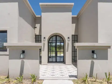 Callejón la escondida  s/n 100