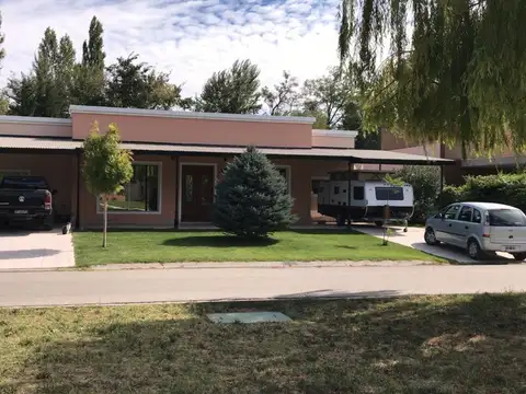 Casa de 4  dormitorios en venta en Bo Comahue Golf Club