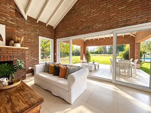Casa 6 ambientes con 2 baños