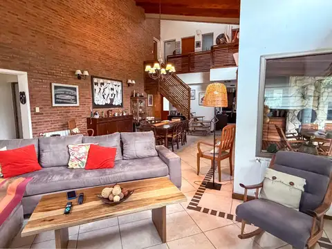 Casa 6 ambientes con 3 baños