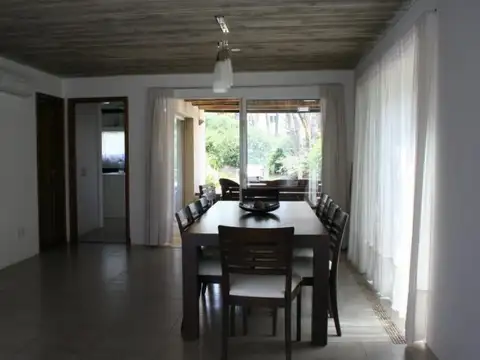 Casa 5 ambientes con 3 baños