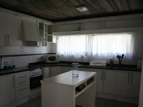 Casa en Alquiler Temporal con 2 cocheras