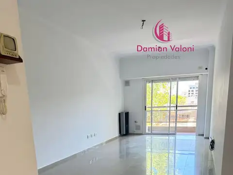 LUMINOSO 3 AMBIENTES CON BALCON Y COCHERA