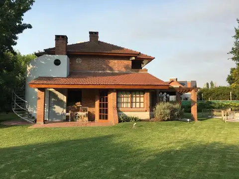 Hermosa Casa en Club de Campo Pilar del Lago | Piscina y Quincho Completo