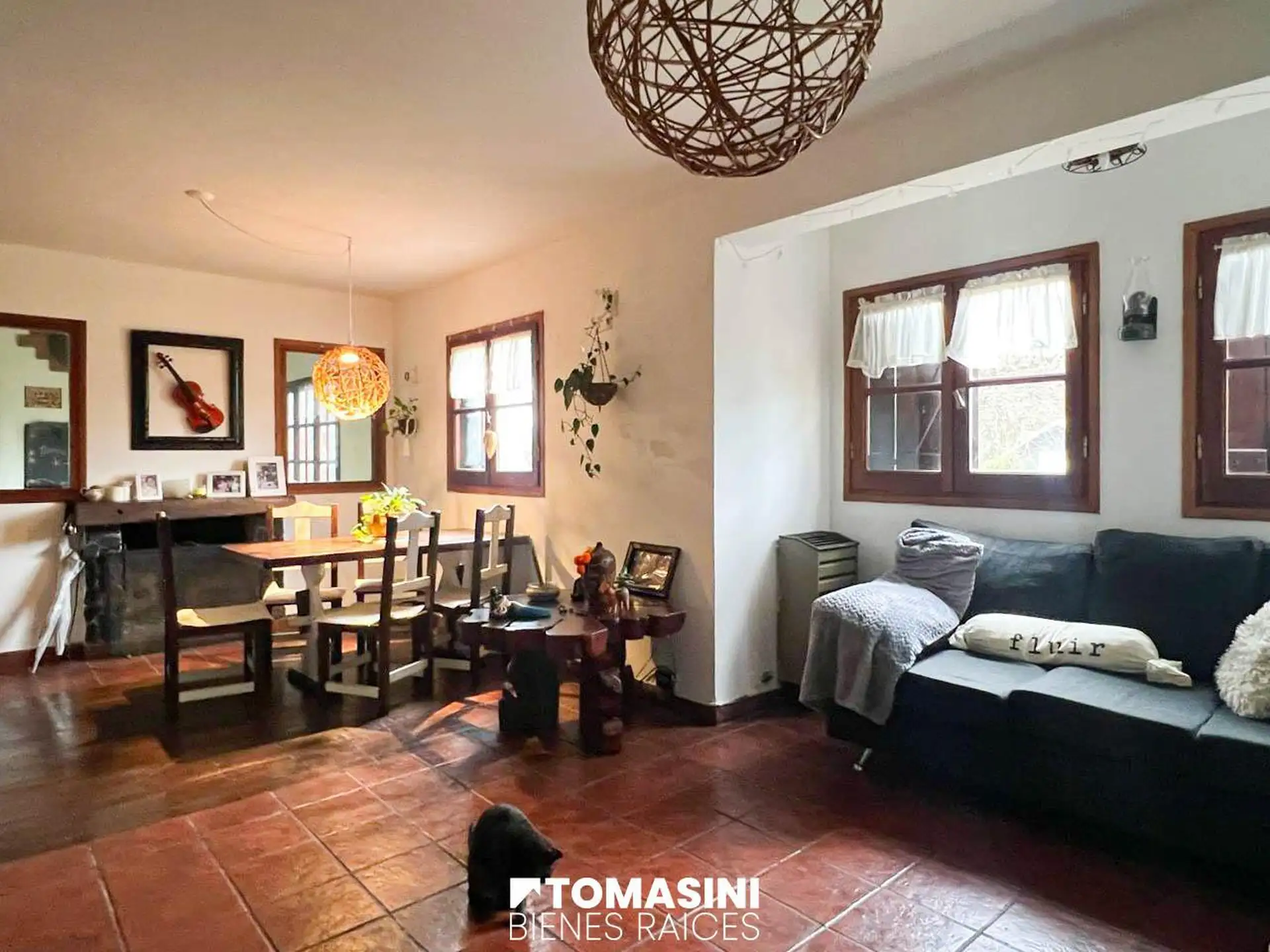 CHALET DE4 AMBIENTES DE DOS PLANTAS CON GARAGE Y PARRILLA