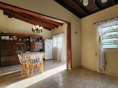 Casa estilo chalet 3 amb venta c/parque y cochera