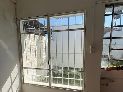 VENTA CASA EN GRANADERO BAIGORRIA CON JARDIN