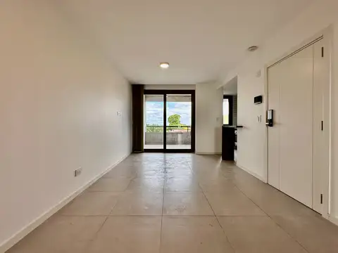 Semipiso de 2 ambientes. Cochera. Playa Grande.