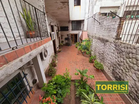 VENTA - 5 AMB PH C/PATIO Y COCHERA/LOCAL - CAMPICHUELO 300