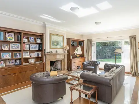 Casa 9 ambientes con 3 baños