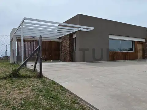 Casa en Venta en Loma Verde, USD 195.000