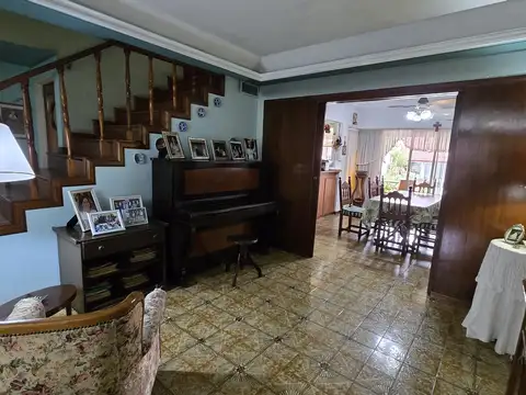 Casa en Venta con 3 cocheras