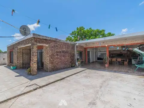 VENTA CASA TRES DORMITORIOS COLON MAS 18 COCHERAS 