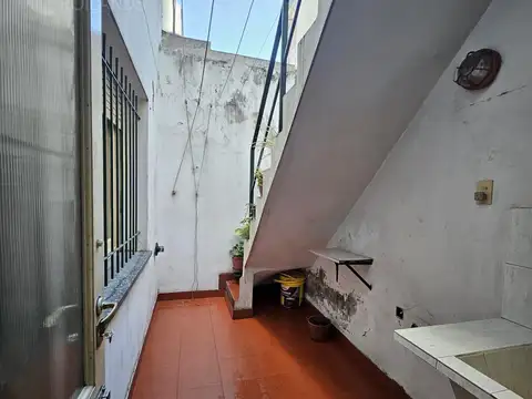 Departamento tipo PH 3 ambientes a reciclar en Lomas Del Mirador