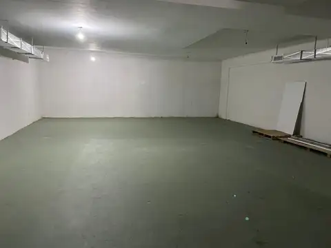 EXCELENTE LOCAL EN PLENO CORAZÓN COMERCIAL DE VERSALLES