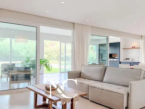 Casa en Venta en Costa Esmeralda, USD 470.000