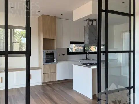 Venta Hermosa Casa a la laguna en Laguna Grande, Villanueva