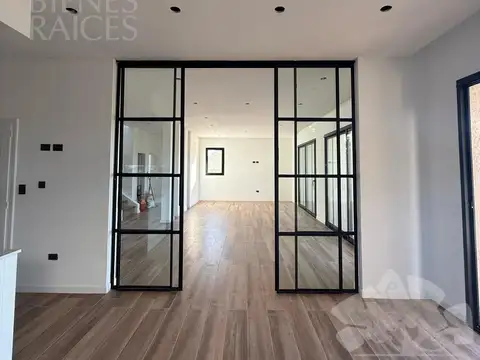 Laguna Grande, Av. Italia, Villanueva al 4400