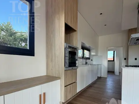 Casa en Venta en Laguna Grande, USD 595.000