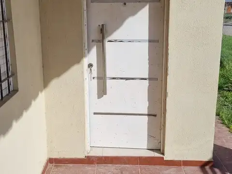 Casa en Alquiler con 1 cochera