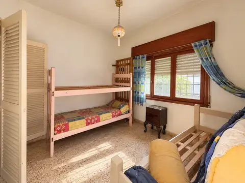 Casa 4 ambientes con 2 baños