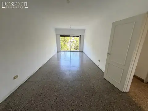 Muy buen departamento de 3 ambientes con balcón