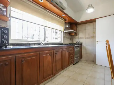 Casa 5 ambientes con 3 baños