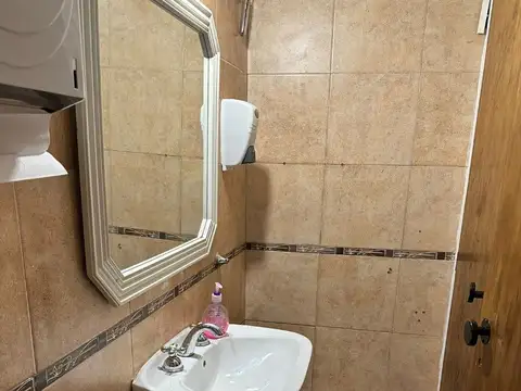 casa quinta con destino comercial ( actualmente salon de fiestas)