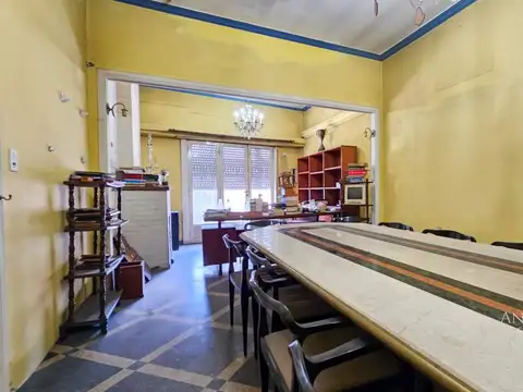 Casa 6 ambientes con 2 baños