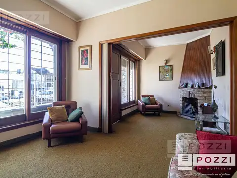 Casa en Venta con 2 cocheras