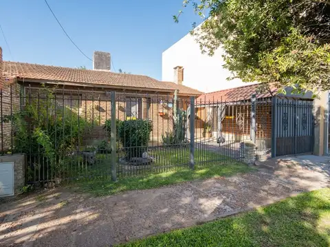 Casa en venta - 3 dormitorios - Ledesco del valle.