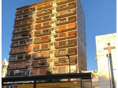 Dpto. 2 Amb. Piso 11 Frente, Vista Abierta, Excelente Ubicación, Muy Buen Estado 