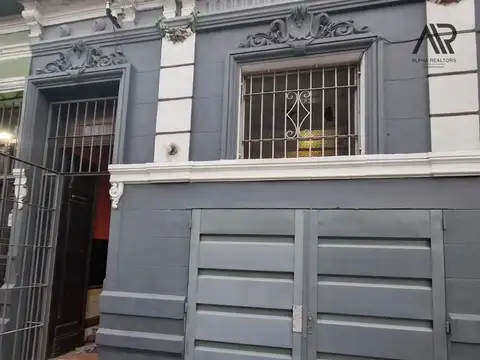 Casa en venta c/ cochera en Las Acacias