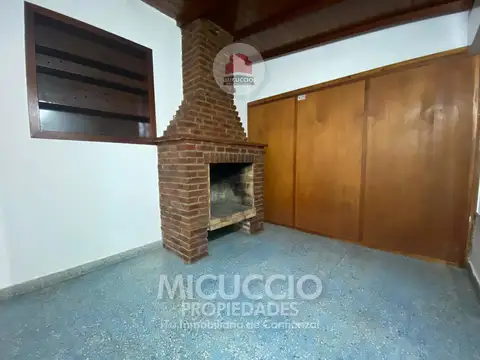 Casa en Alquiler con 1 cochera