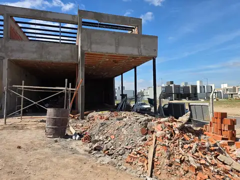 Local en Alquiler en Solares de Manatiales, $ 1.300.000