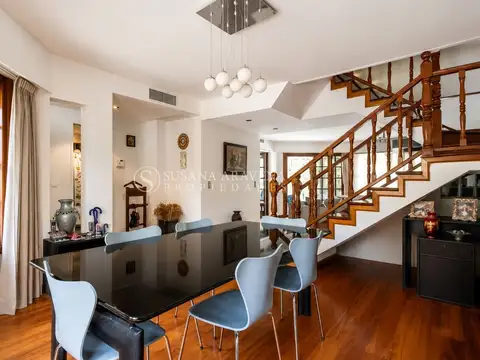 Casa 8 ambientes con 4 baños