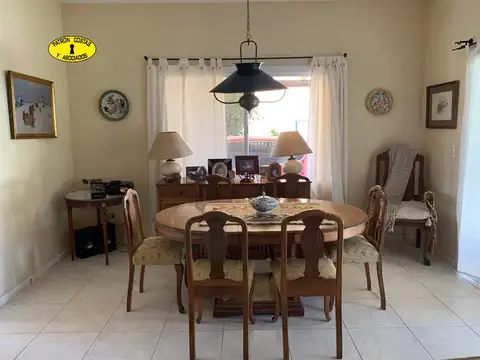 Casa 4 ambientes con 3 baños