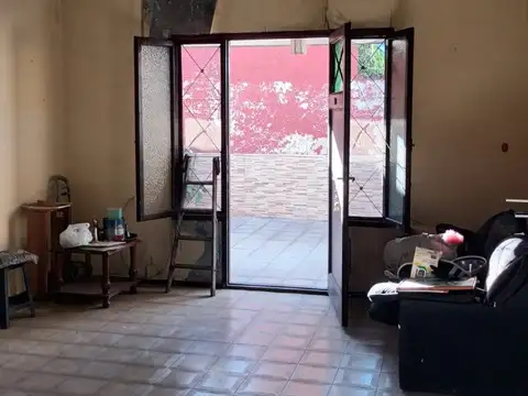 Ernesto Merlo 300, Piso pb