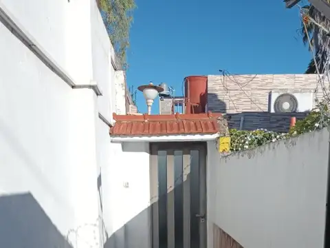 Ernesto Merlo 300, Piso pb