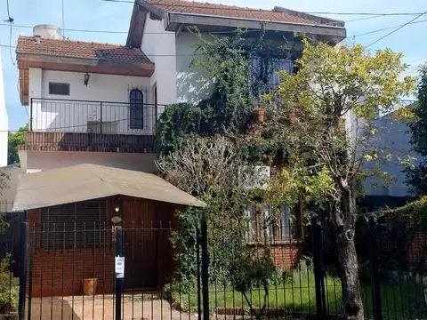 MUY CÓMODA CASA EN 2 PLANTAS 