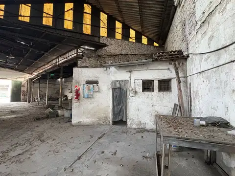GALPÓN EN VENTA 370m C/SALIDA A 2 CALLES F. VARELA